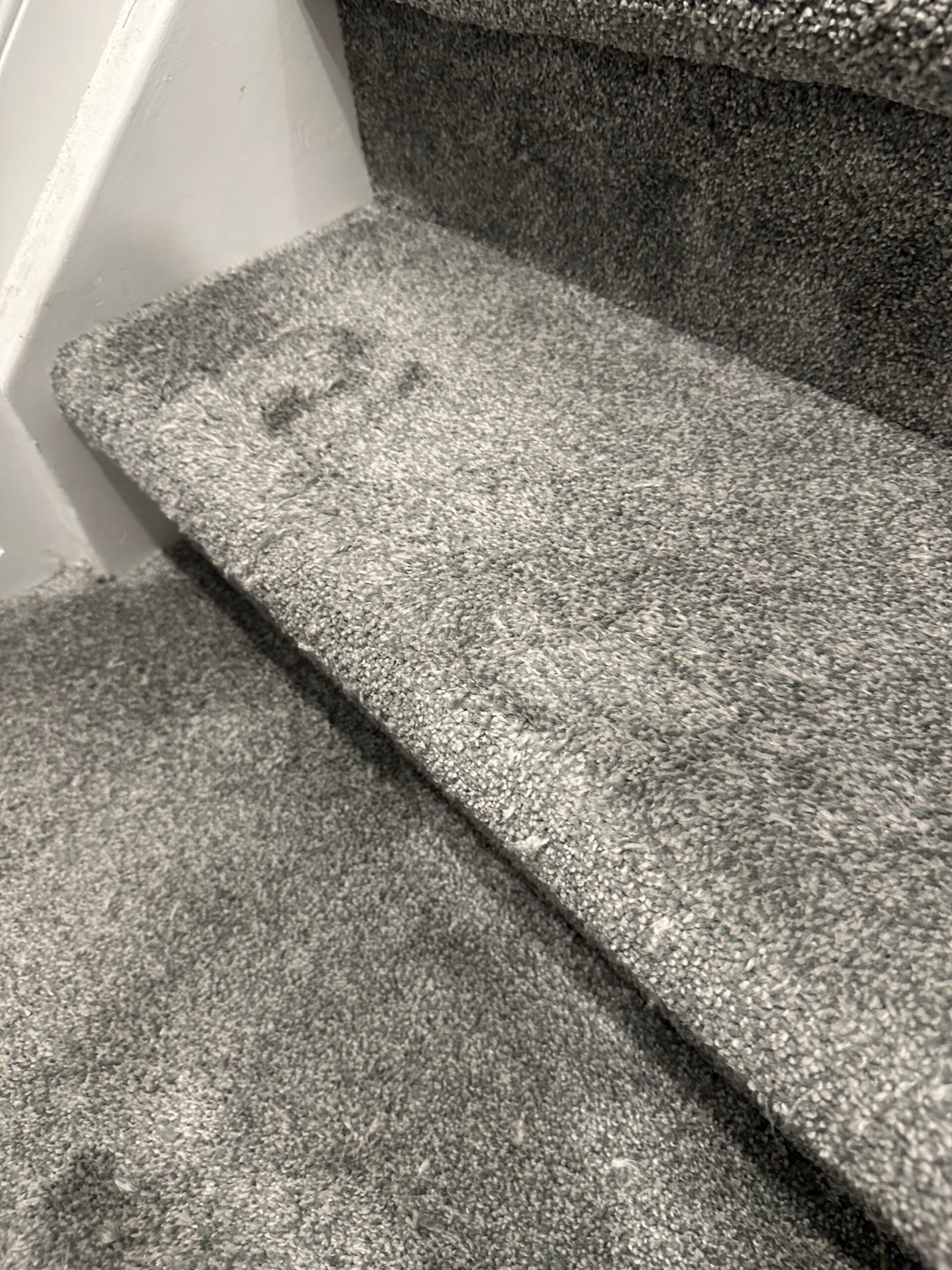 Réparation, étirement et rapiéçage de tapis à Stittsville – restauration d’une surface de 10 pi²