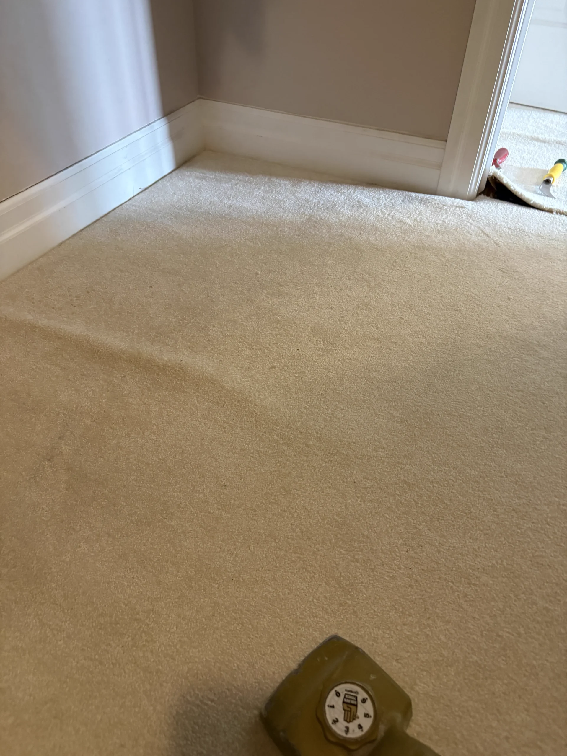 Full-Home Carpet Stretching in Kanata – Buckle & Ripple Removal on Stairs and Upper Level